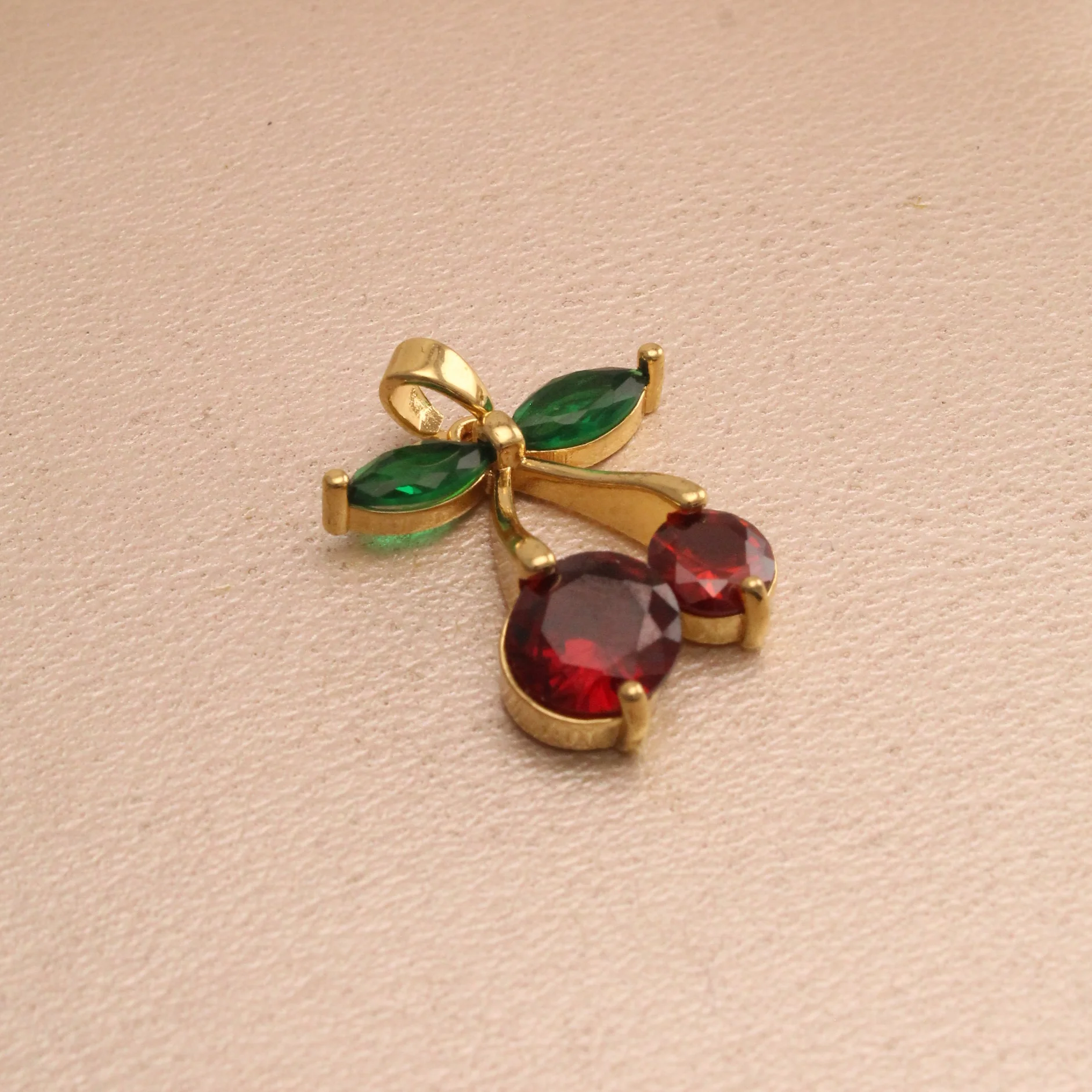 Dij. cerezas cristal rodio 2cm - DRG388