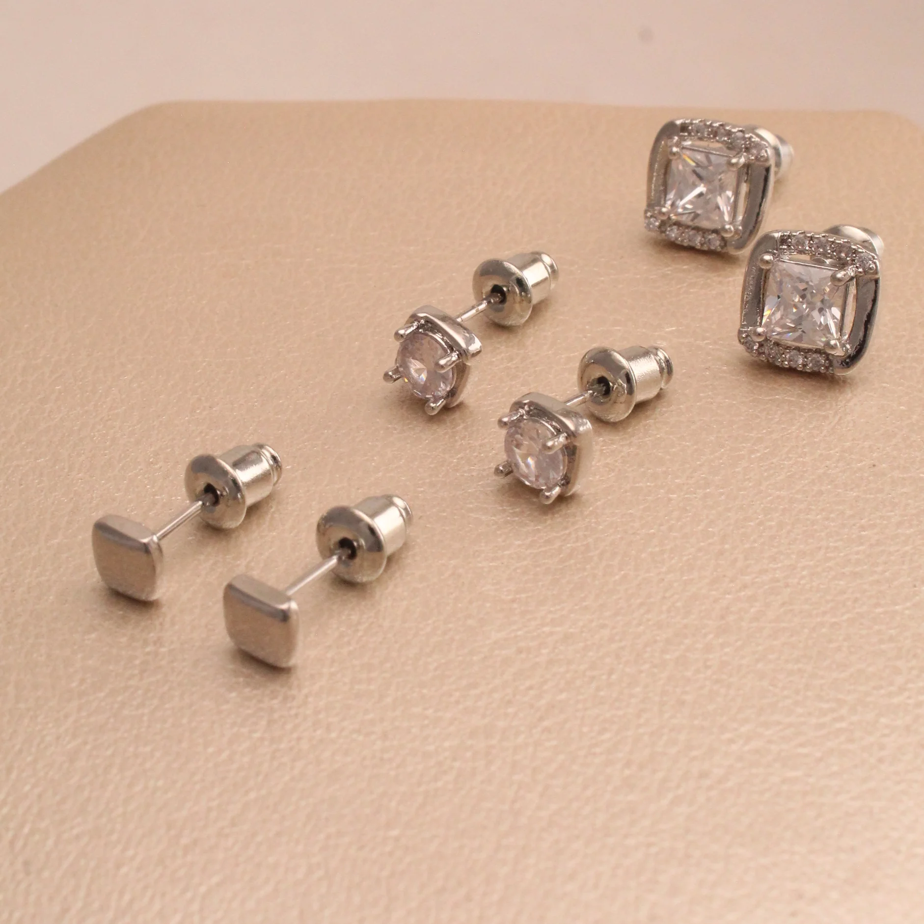 Set. trio topo cuadrado zircon rodio 0.80.4cm - LRS734